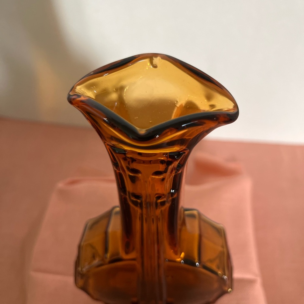 Imperial Banjo Amber Glass Vase - Picture 3 of 10